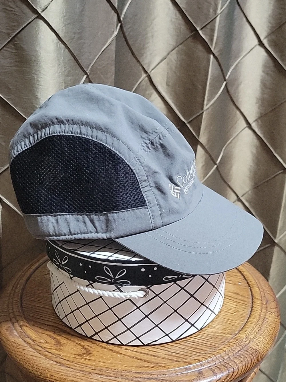 VGUC- Vintage Columbia Youth Lightweight Cap w/Mesh Sides
